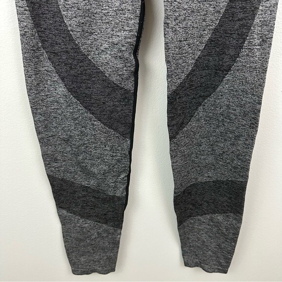 PINK Victoria’s Secret Grey Seamless High-Waist Workout Tight Size Medium - Picture 9 of 16